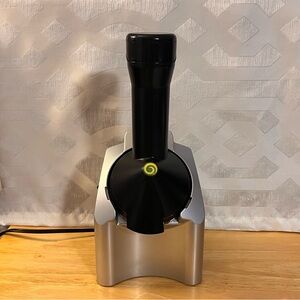 Yonanas 901 Soft Serve Maker - Black/Silver